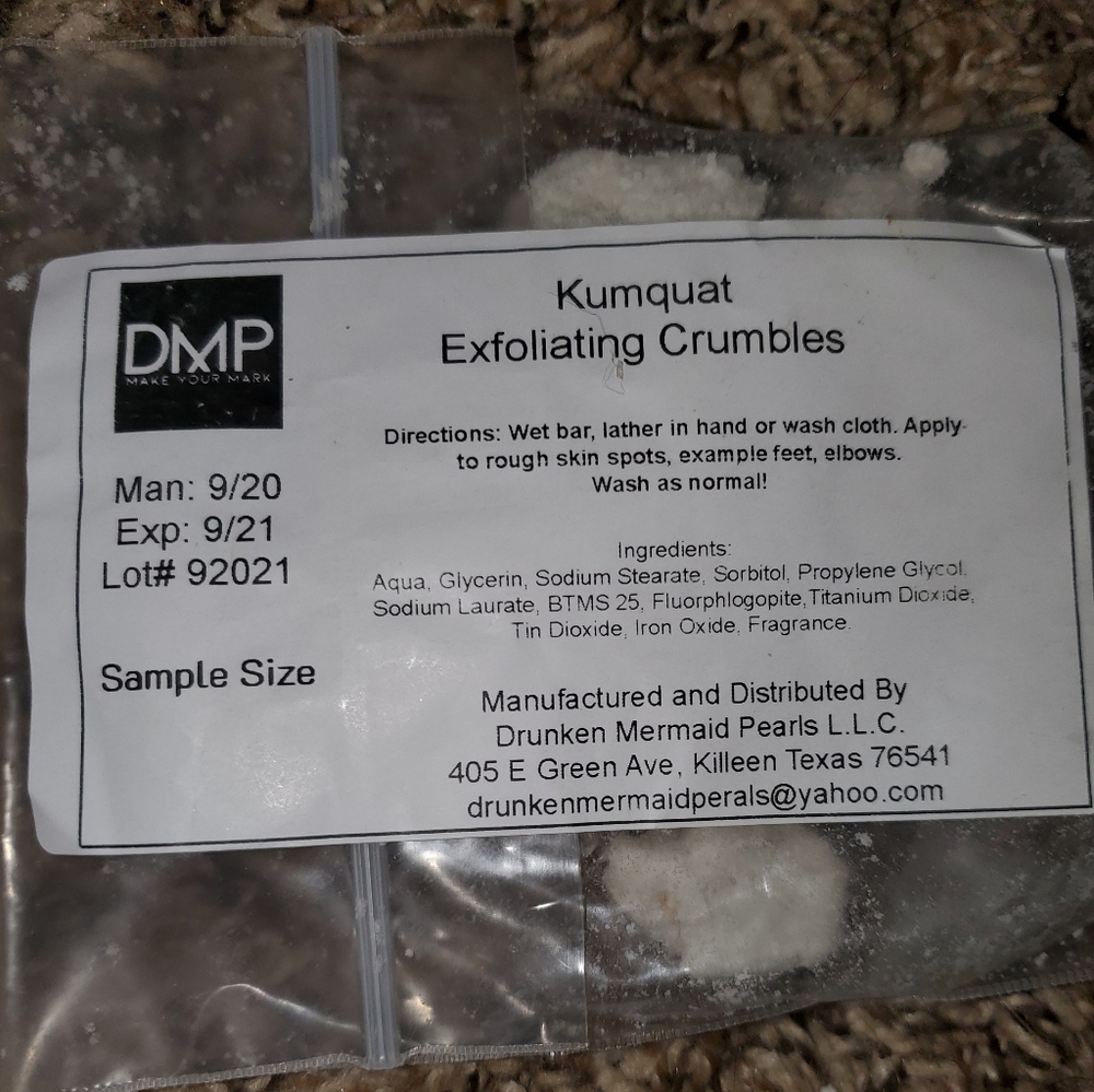 Body scrub exfoliating crumbles